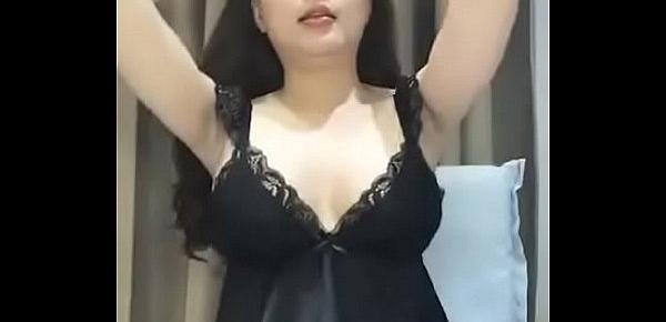  Em chỉ là cô gái bán đồ ngủ sexy hot.